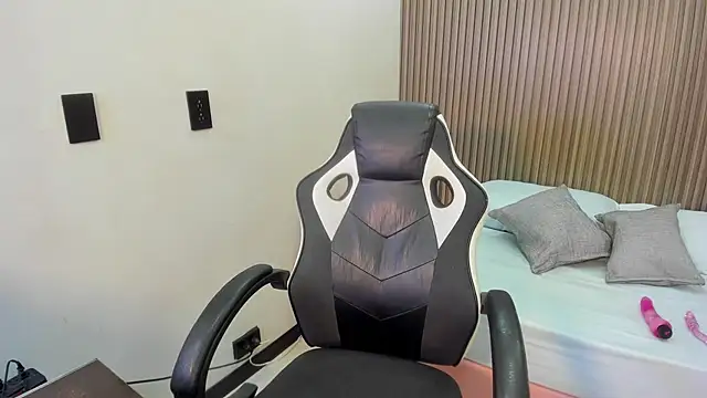 madison saenzz online show from 02-11-26, 07:41