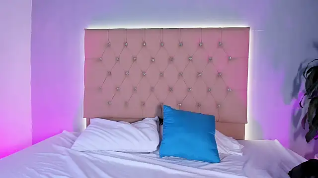 EmmaLawrence  online show from 01-12-26, 08:14