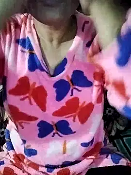 Snapshot of desiriya11 chatting on 12-15-25, 07:45 desiriya11 online show from 12-15-25, 07:45