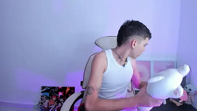 Snapshot of Jasson___ chatting on 12-17-25, 11:27 Jasson online show from 12-17-25, 11:27