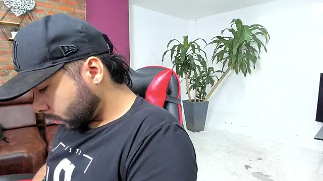 HotThreesoome online show from 01-17-26, 01:05