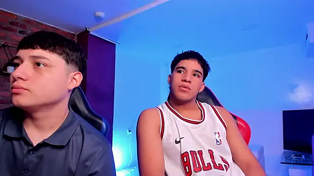 HotThreesoome online show from 03-12-26, 12:33