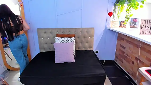 Snapshot of maiterivas chatting on 12-15-25, 08:02 maiterivas online show from 12-15-25, 08:02