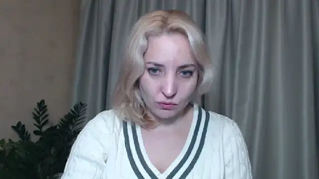 Snapshot of sweetpussy chatting on 01-11-25, 02:47 sweetpussy online show from 01-11-25, 02:47