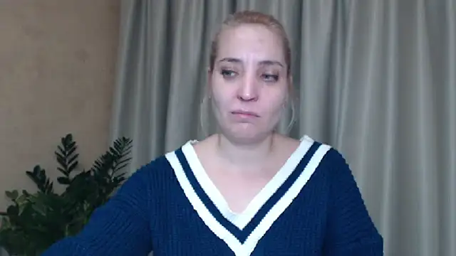 Snapshot of sweetpussy chatting on 01-12-25, 05:33 sweetpussy online show from 01-12-25, 05:33