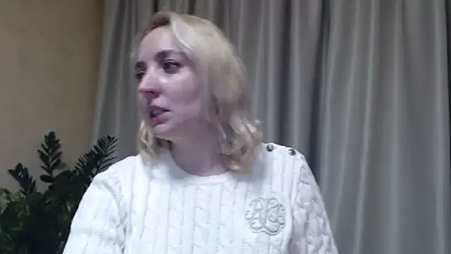 Snapshot of sweetpussy chatting on 01-21-25, 06:02 sweetpussy online show from 01-21-25, 06:02