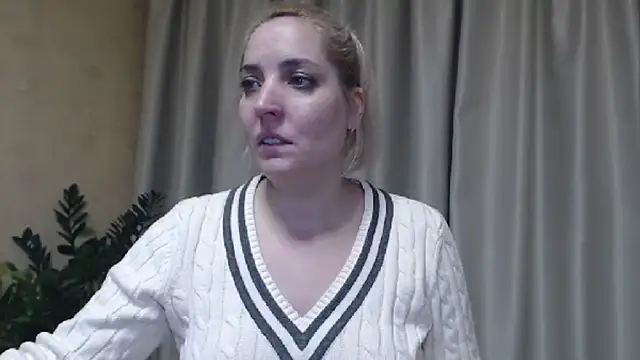 Snapshot of sweetpussy chatting on 02-01-25, 06:08 sweetpussy online show from 02-01-25, 06:08