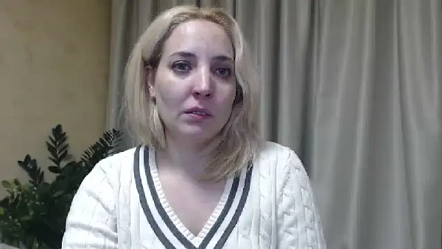 Snapshot of sweetpussy chatting on 02-08-25, 05:39 sweetpussy online show from 02-08-25, 05:39