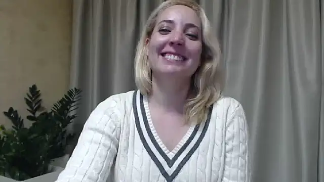 Snapshot of sweetpussy chatting on 02-08-25, 08:42 sweetpussy online show from 02-08-25, 08:42