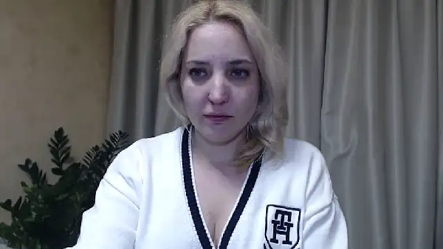 Snapshot of sweetpussy chatting on 02-13-25, 02:31 sweetpussy online show from 02-13-25, 02:31