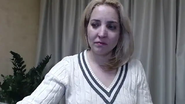 Snapshot of sweetpussy chatting on 02-18-25, 06:37 sweetpussy online show from 02-18-25, 06:37