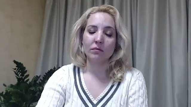 Snapshot of sweetpussy chatting on 03-13-25, 07:28 sweetpussy online show from 03-13-25, 07:28