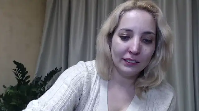 Snapshot of sweetpussy chatting on 03-15-25, 02:55 sweetpussy online show from 03-15-25, 02:55