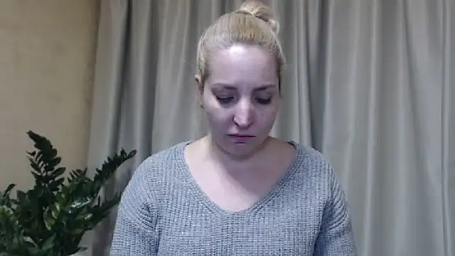 Snapshot of sweetpussy chatting on 03-22-25, 06:25 sweetpussy online show from 03-22-25, 06:25