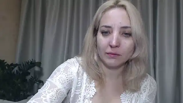 Snapshot of sweetpussy chatting on 09-15-25, 04:51 sweetpussy online show from 09-15-25, 04:51