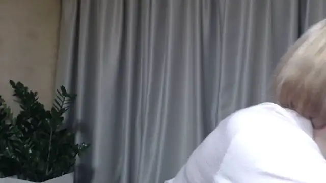 Snapshot of sweetpussy chatting on 11-07-25, 03:45 sweetpussy online show from 11-07-25, 03:45