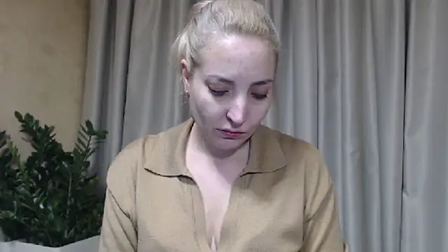 Snapshot of sweetpussy chatting on 11-20-25, 05:56 sweetpussy online show from 11-20-25, 05:56