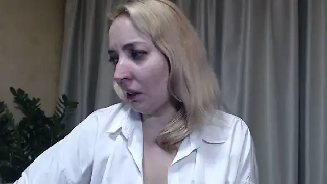 Snapshot of sweetpussy chatting on 11-23-25, 05:02 sweetpussy online show from 11-23-25, 05:02