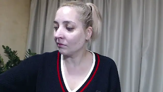 Snapshot of sweetpussy chatting on 11-26-25, 02:29 sweetpussy online show from 11-26-25, 02:29