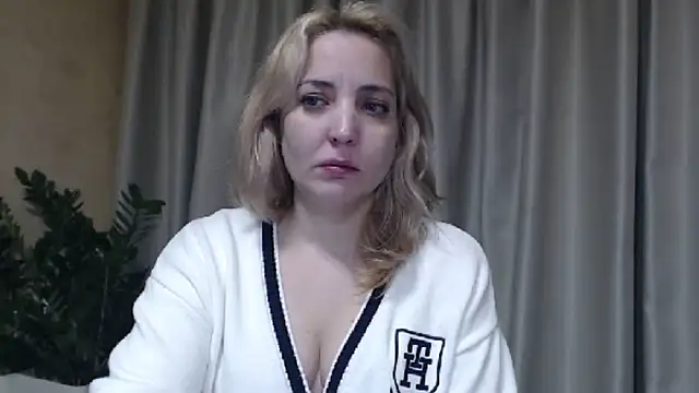 Snapshot of sweetpussy chatting on 12-04-25, 06:27 sweetpussy online show from 12-04-25, 06:27