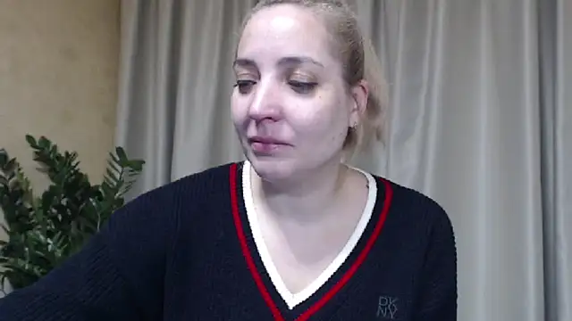 Snapshot of sweetpussy chatting on 12-05-25, 06:15 sweetpussy online show from 12-05-25, 06:15