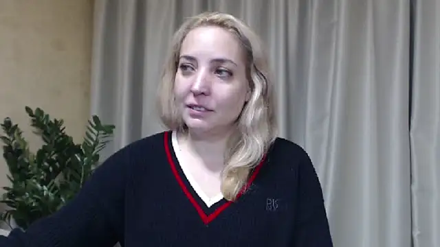 Snapshot of sweetpussy chatting on 12-14-25, 01:38 sweetpussy online show from 12-14-25, 01:38