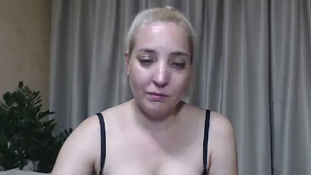 Snapshot of sweetpussy chatting on 07-01-26, 05:23 sweetpussy online show from 07-01-26, 05:23