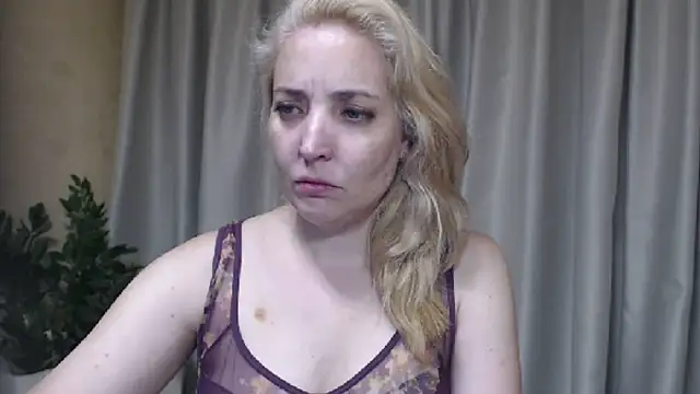 Snapshot of sweetpussy chatting on 07-25-26, 03:53 sweetpussy online show from 07-25-26, 03:53