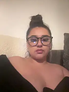 Wild Busty Niyah XX online show from 12-18-25, 10:27