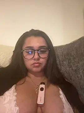 Wild Busty Niyah XX online show from 03-11-26, 09:21