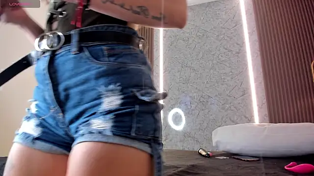 maye wells  online show from 04-22-26, 07:15