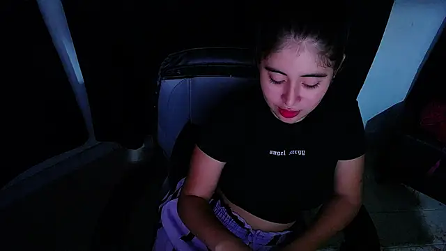 Snapshot of mia_walker22 chatting on 12-18-25, 04:18 mia walker22 online show from 12-18-25, 04:18