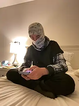 phantom898983 online show from 04-22-26, 04:37