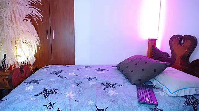 Snapshot of mishelolaya_ chatting on 12-14-25, 11:20 mishelolaya online show from 12-14-25, 11:20