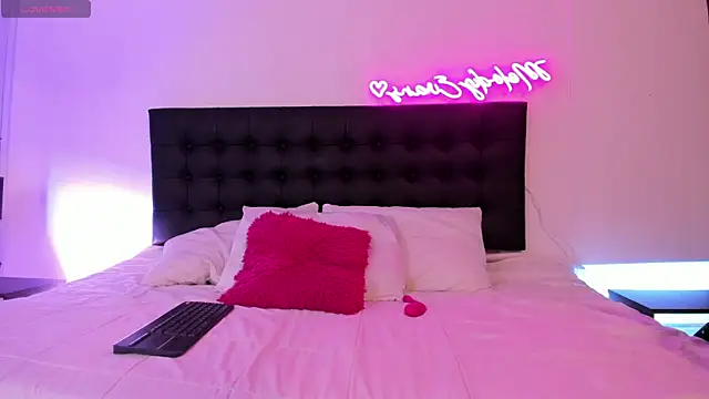 Snapshot of Melody_evanss chatting on 12-15-25, 12:20 Melody evanss online show from 12-15-25, 12:20