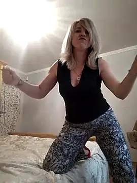 AhlyssaLove1155 online show from 04-20-26, 03:26