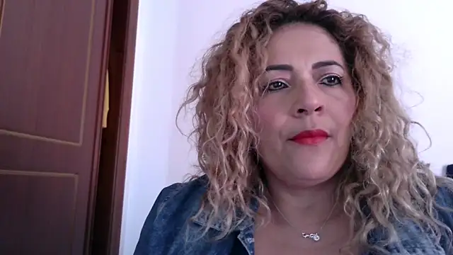 Snapshot of mariajosebarrazaa chatting on 05-31-26, 04:14 mariajosebarrazaa online show from 05-31-26, 04:14