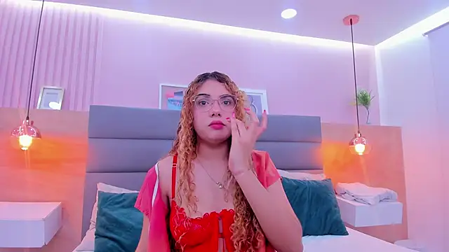 Snapshot of abril_dolly chatting on 12-16-25, 12:10 abril dolly online show from 12-16-25, 12:10