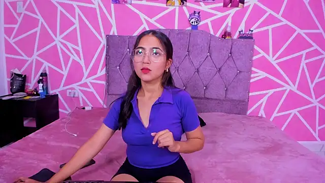 Snapshot of Natalia_star25_ chatting on 12-17-25, 10:27 Natalia star25 online show from 12-17-25, 10:27