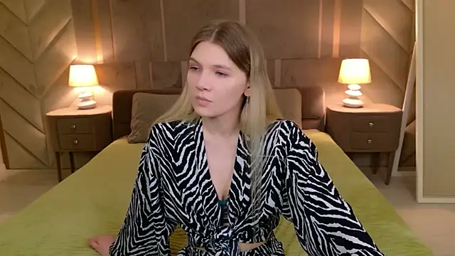 Vivien Hans online show from 03-17-26, 03:37