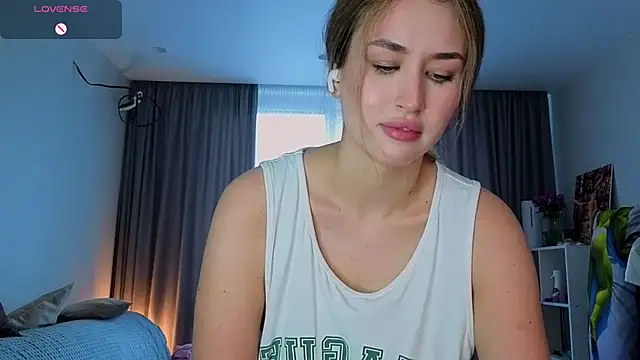Snapshot of KiraBodrick chatting on 07-28-26, 04:39 KiraBodrick online show from 07-28-26, 04:39