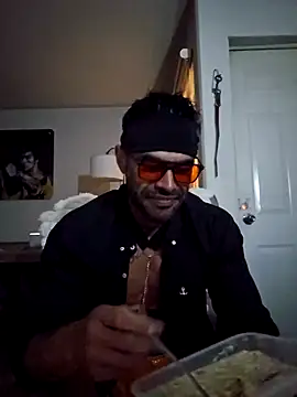 Chesarini online show from 12-22-25, 02:19