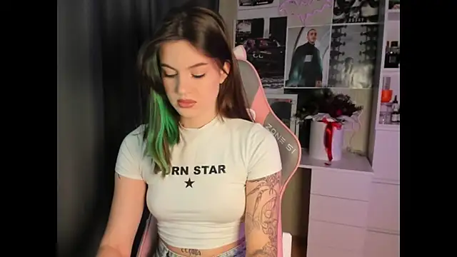 NikkieKitty online show from 01-12-26, 11:59