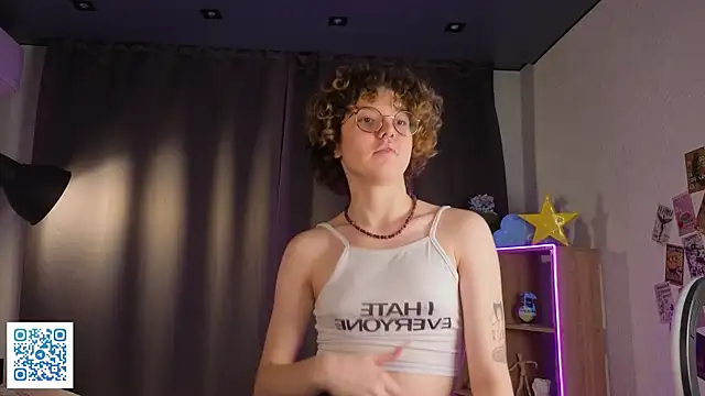 YaniraHalliburton online show from 12-14-25, 06:12