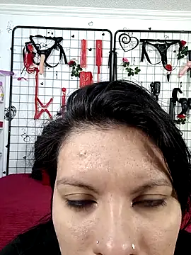 Snapshot of latinn_girls chatting on 12-16-25, 11:59 latinn girls online show from 12-16-25, 11:59