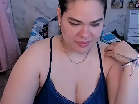 Snapshot of NinaFuentes2X chatting on 05-08-26, 04:40 NinaFuentes2X online show from 05-08-26, 04:40
