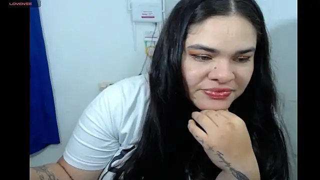 Snapshot of NinaFuentes2X chatting on 05-22-26, 04:19 NinaFuentes2X online show from 05-22-26, 04:19