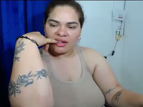 Snapshot of NinaFuentes2X chatting on 06-11-26, 03:26 NinaFuentes2X online show from 06-11-26, 03:26