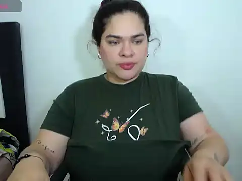 Snapshot of NinaFuentes2X chatting on 08-03-26, 03:27 NinaFuentes2X online show from 08-03-26, 03:27