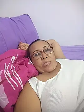 Nini Love  online show from 04-12-26, 07:41